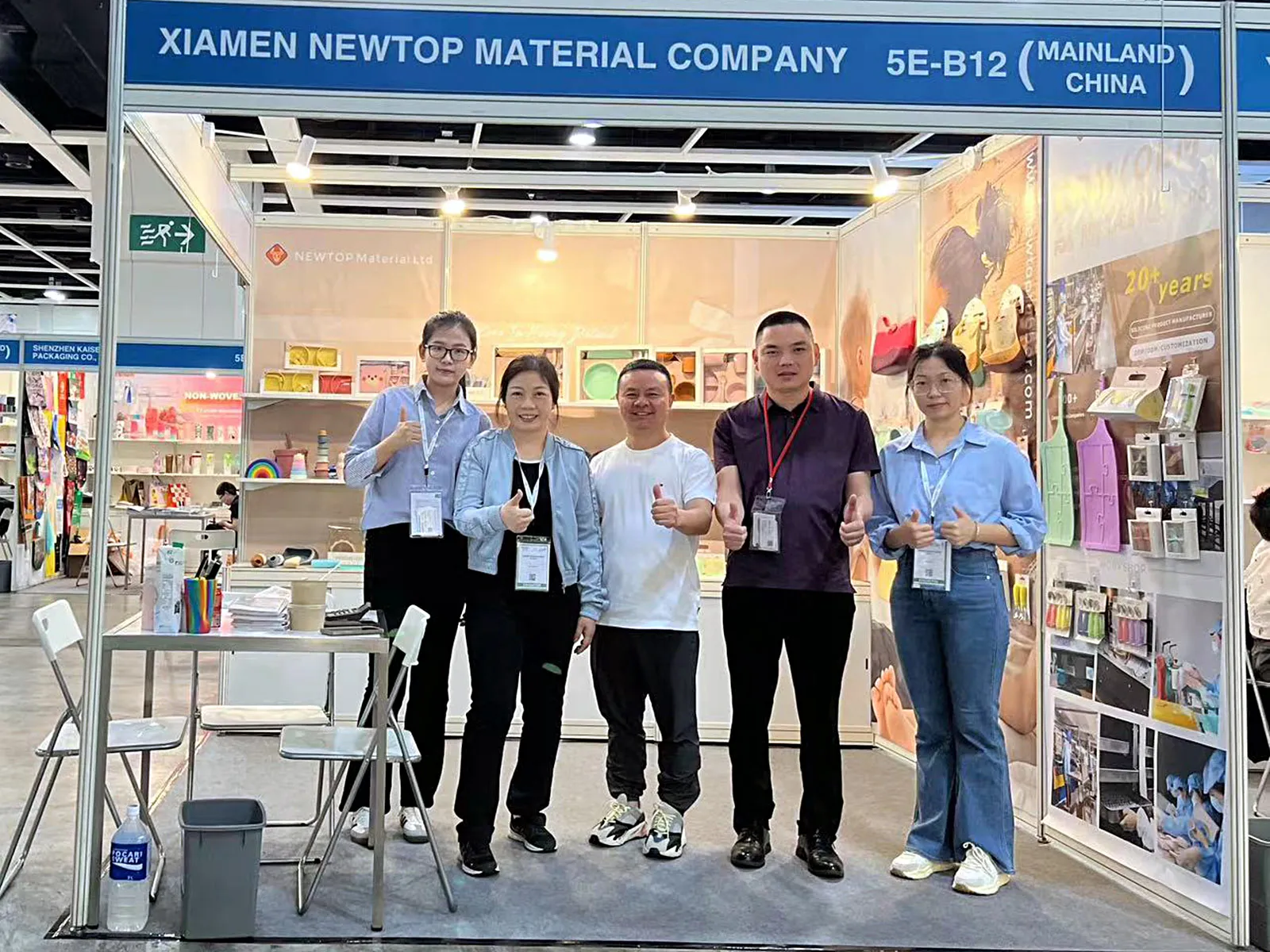 newtop silicone team at trade show (5)