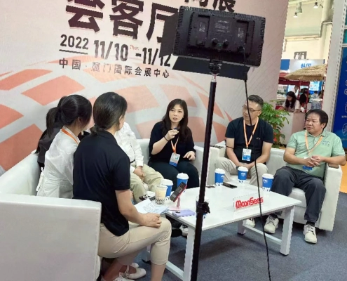 newtop silicone team at trade show (6)