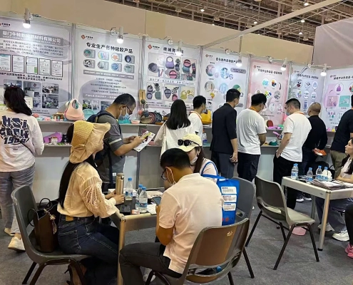 newtop silicone team at trade show (7)